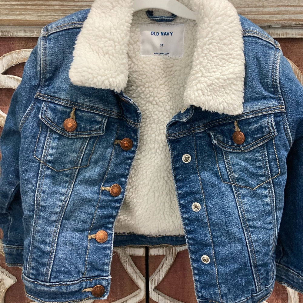 we have outgrown this adorable and stylish jacket.